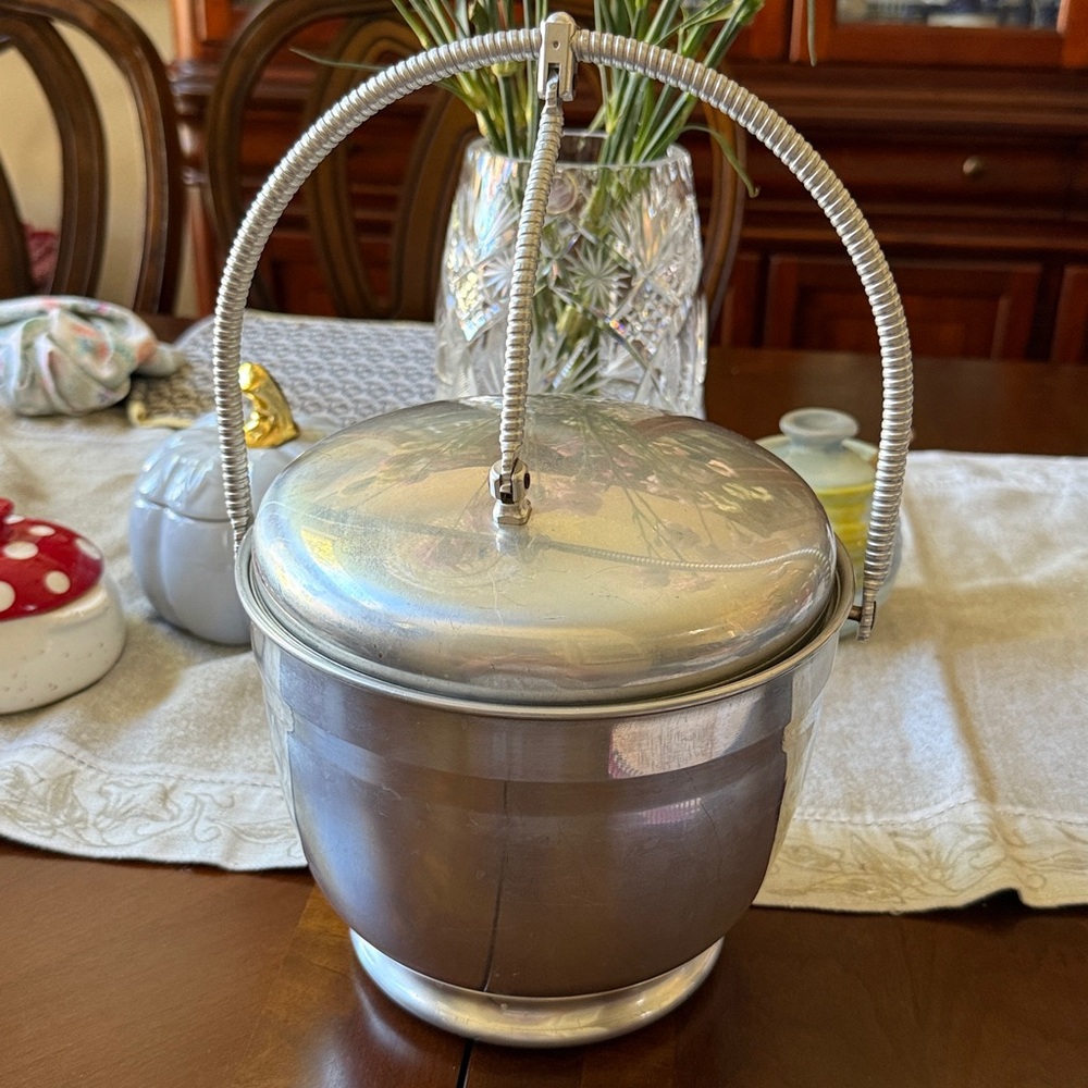 VTG mid century aluminum ice bucket with lid & handle